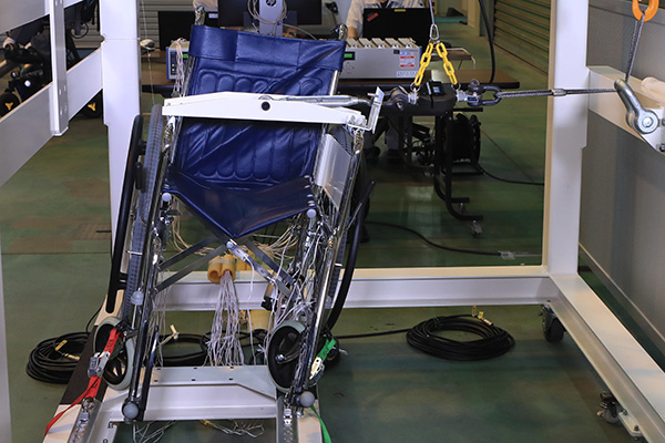 Photo of the static strength test using a commercial foldable wheelchair.