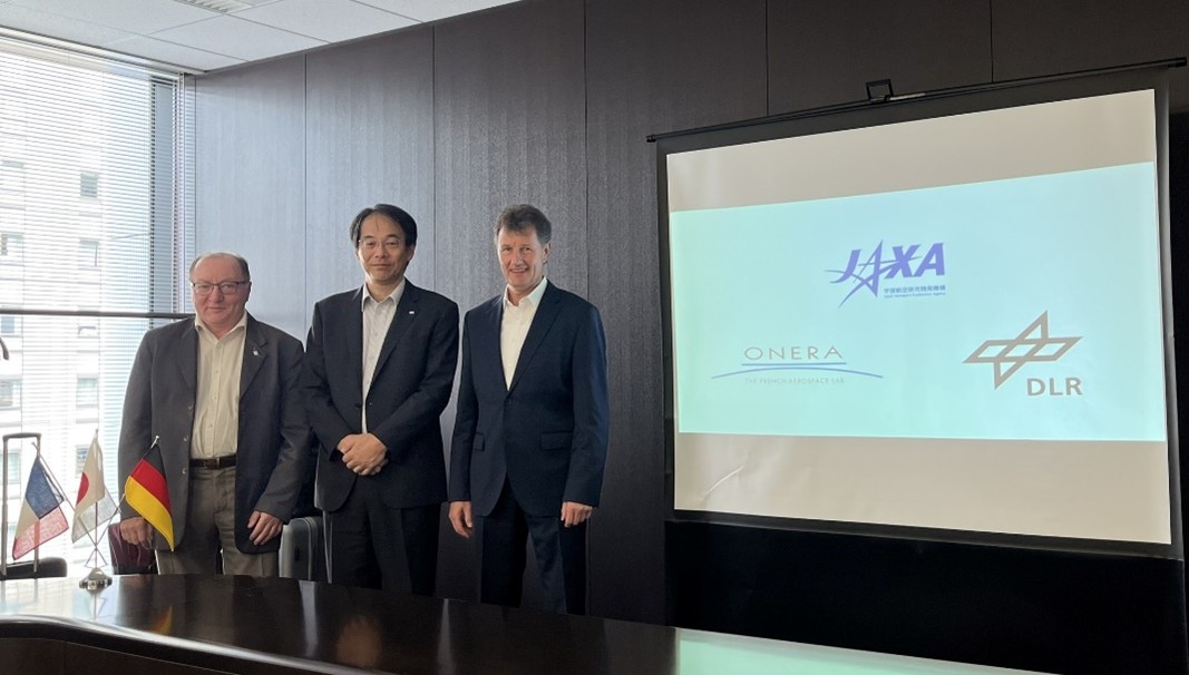 (左)ONERA CEO Bruno Sainjon氏、(中央)伊藤 健部門長代理 (右)DLR Divisional Board Member for Aeronautics Markus Fischer氏3機関会合にて