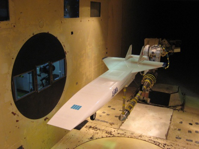 Low-speed wind tunnel test (wind speed: 30 m/s)